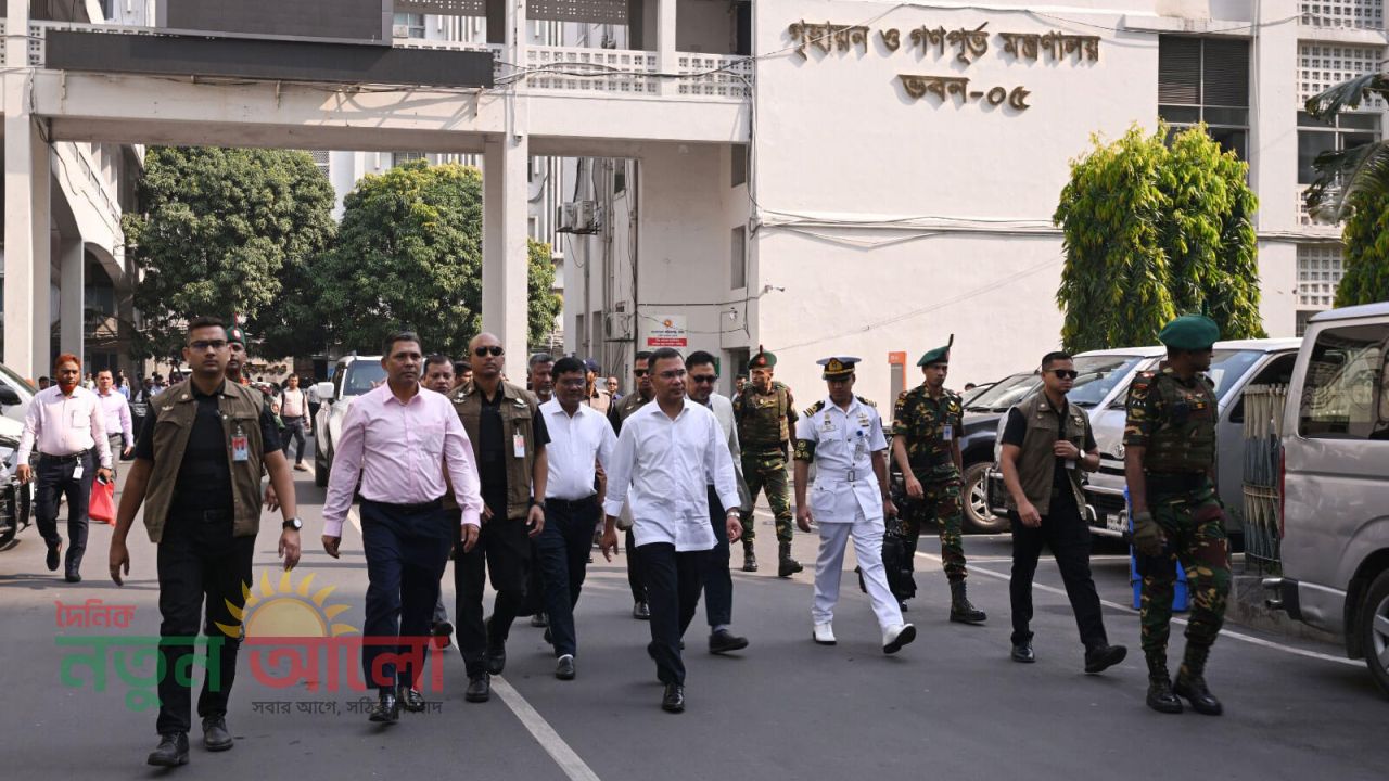 সচিবালয়ে বিভিন্ন মন্ত্রণালয় পরিদর্শন করলেন প্রধানমন্ত্রী তারেক রহমান