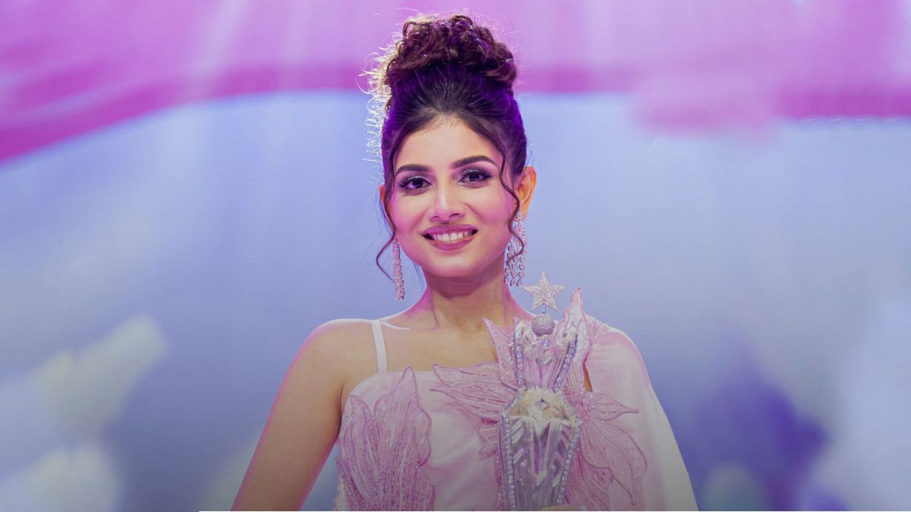 নতুন লাক্স সুপারস্টার রাজশাহীর বর্ণিতা, পুরস্কার পেলেন বিলাসবহুল গাড়ি ও সিনেমা