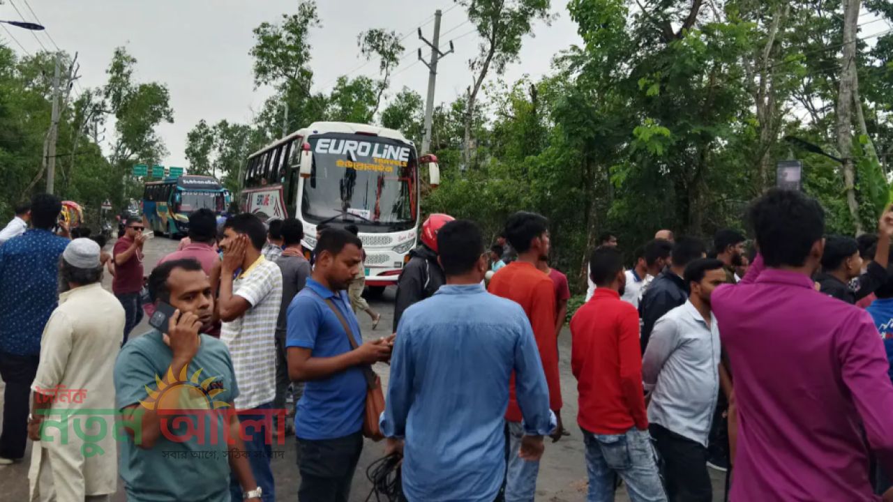 তেল সংকটে গোপালগঞ্জে মহাসড়ক অবরোধ, ভোগান্তিতে যাত্রীরা
