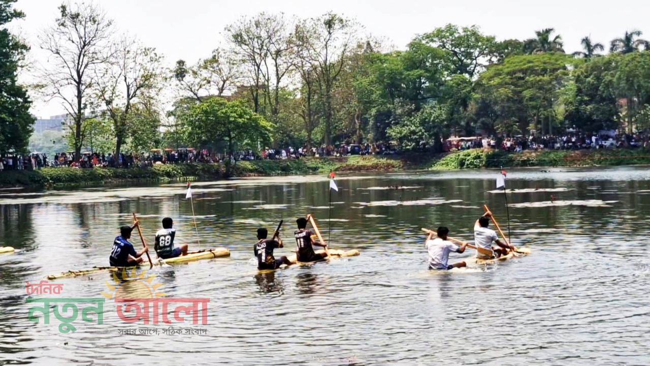 রাজহাঁস জিতে নিলেন শহীদ সালাম বরকত হল: জাবিতে অনুষ্ঠিত ঐতিহ্যবাহী ভেলাবাইচ