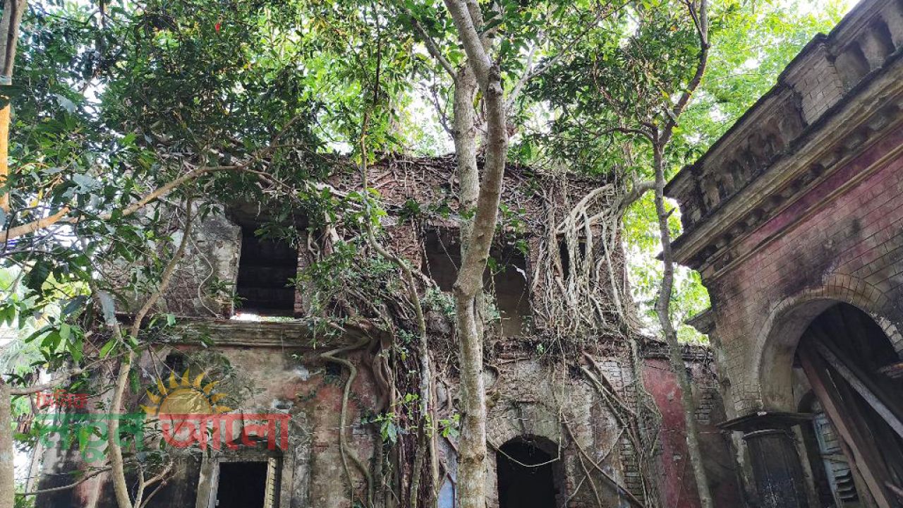 মাদারীপুরের ৩০০ বছরের প্রাচীন দারোগা বাড়ি: হারানো ঐতিহ্যের এক বিষণ্ণ সাক্ষী