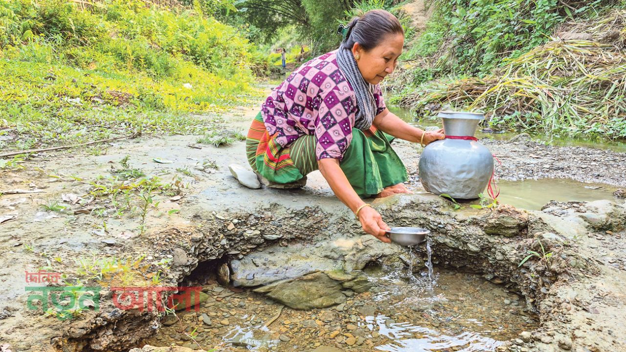 পাহাড়ের বুকে পানির জন্য হাহাকার, খাগড়াছড়ির দুর্গম গ্রামে অবর্ণনীয় কষ্ট