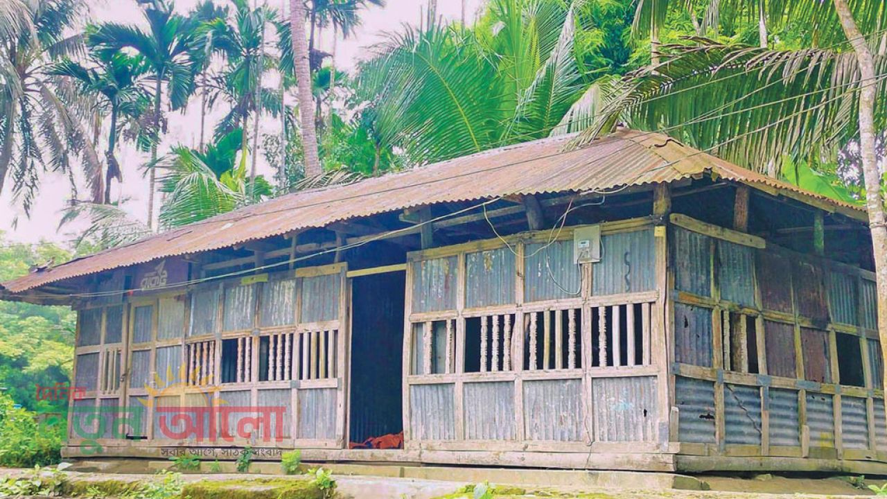 হারিয়ে যাচ্ছে শিকড়: গ্রামবাংলার নৈতিকতার পাঠশালা কাচারি ঘর কি তবে শুধুই অতীত?