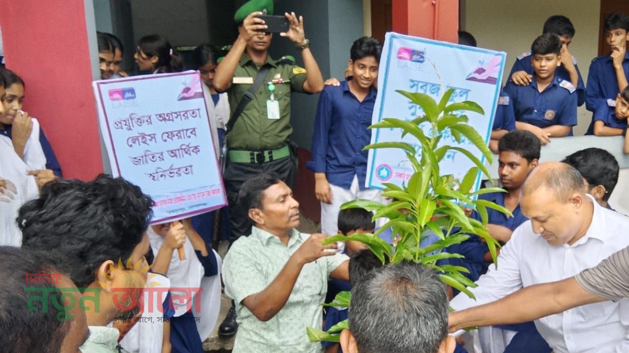 মুকসুদপুরে 'ওয়ান চাইল্ড ওয়ান ট্রি' স্লোগানে বৃক্ষরোপণ কর্মসূচি পালিত