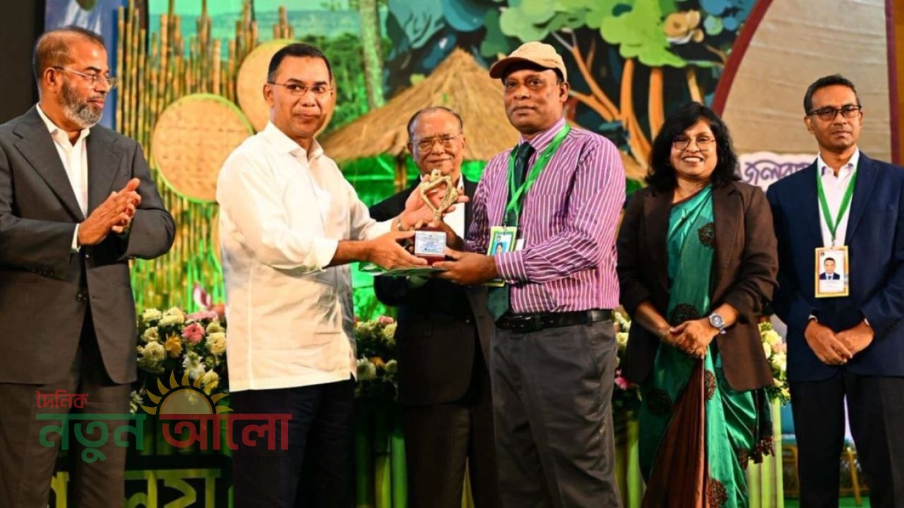 জাতীয় পরিবেশ পদক পেলেন ৩ ব্যক্তি ও ৩ প্রতিষ্ঠান: বিজয়ীদের হাতে পদক তুলে দিলেন প্রধানমন্ত্রী