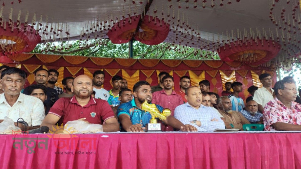মুকসুদপুরে ফুটবলের নতুন ইতিহাস: ৪ মাঠে একযোগে চলছে কোকো স্মৃতি ফুটবল টুর্নামেন্ট!