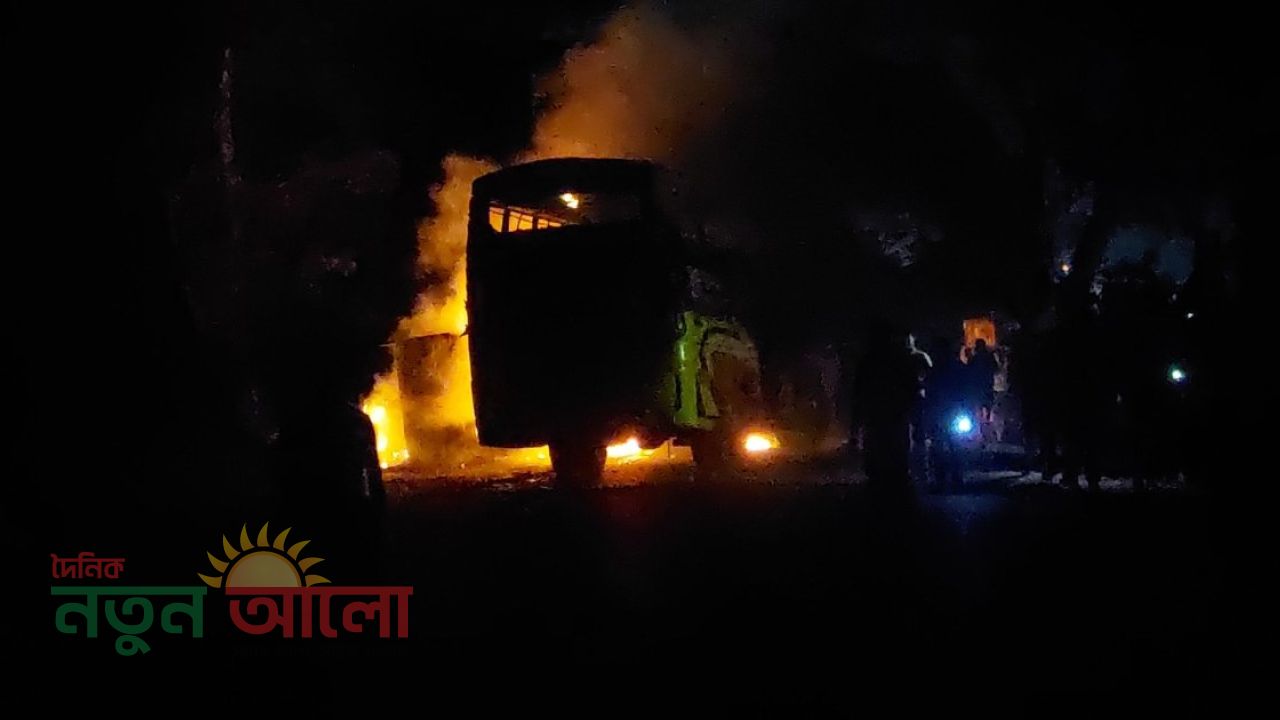 ভাঙ্গায় বাসের চাপায় ৫ জন নিহতের পর রণক্ষেত্র মহাসড়ক: ৪০টি গাড়ি ভাঙচুর, জ্বলছে আগুন!