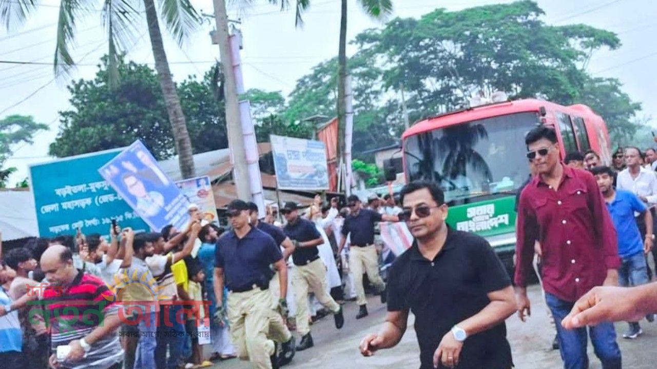 দক্ষিণাঞ্চলে প্রথম সরকারি সফর: মুকসুদপুরে প্রধানমন্ত্রী তারেক রহমানকে ফুলেল শুভেচ্ছা