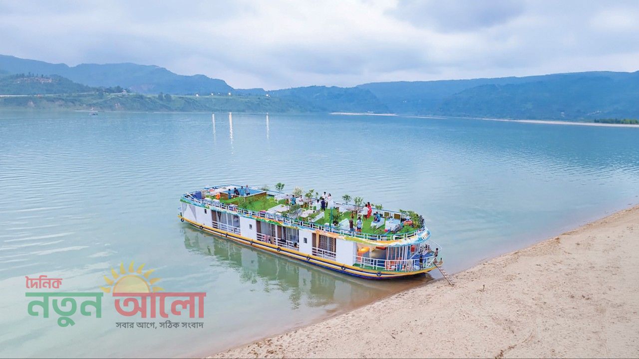 বর্ষায় রূপসী টাঙ্গুয়ার হাওর: মেঘ-পাহাড় আর থৈ থৈ জলের দেশে ঘুরে আসুন!