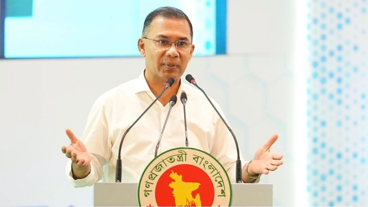 জাতীয় ঐক্য বনাম বিভাজন &mdash; দেশের অগ্রগতির পথ কোনটি?

সম্প্রতি প্রধানমন্ত্রী তারেক রহমান এক বক্তব্যে উল্লেখ করেছেন, &ldquo;জাতিকে বিভক্ত করে কোনোভাবেই দেশকে এগিয়ে নেওয়া যায় না।&rdquo; একটি দেশের সার্বিক উন্নয়ন, অর্থনৈতিক সমৃদ্ধি ও স্থায়ী স্থিতিশীলতার জন্য জাতীয় ঐক্য কতটা জরুরি এবং রাজনৈতিক ও সামাজিক বিভাজন অগ্রগতিকে কীভাবে প্রভাবিত করে&mdash;তা নিয়ে আমরা পাঠকদের মতামত জানতে চাচ্ছি।