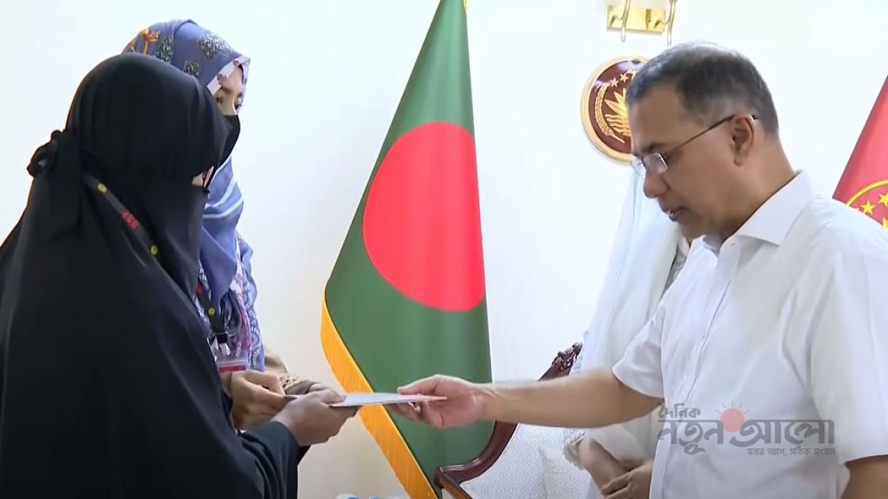 নিহত দুই সেনাসদস্যের পরিবারের সঙ্গে প্রধানমন্ত্রীর সাক্ষাৎ, আর্থিক সহায়তা প্রদান