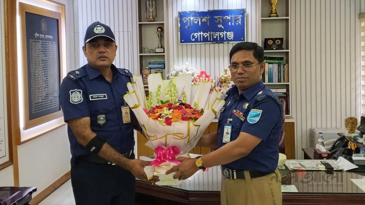বিপিএম-সেবা পদক পাওয়ায় গোপালগঞ্জের এসপিকে মুকসুদপুর ওসির ফুলেল শুভেচ্ছা
