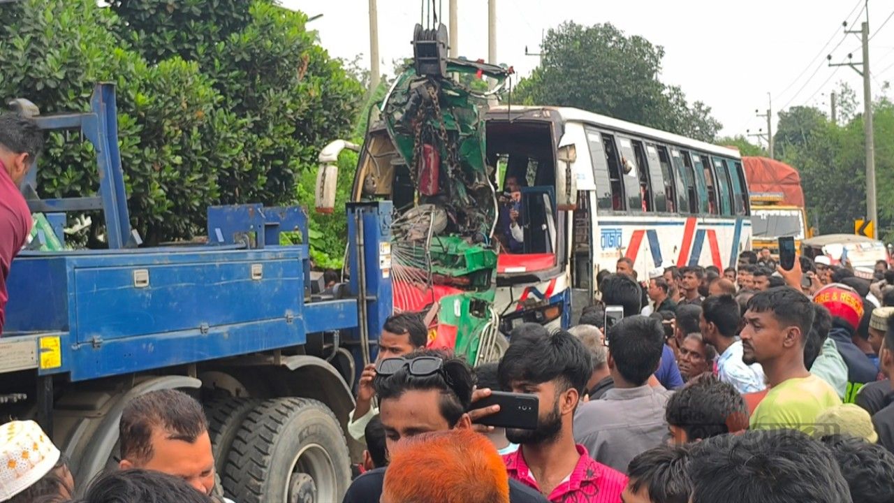 ময়মনসিংহে বাস-অটোরিকশা মুখোমুখি সংঘর্ষে নিহত ৭