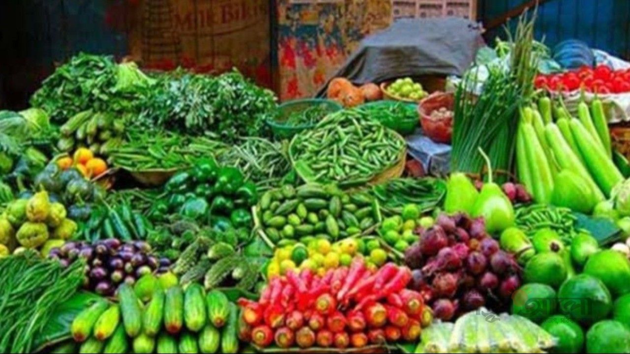 রাজধানীর বাজারে শীতের সবজি আসার আগেই চড়া দাম, কিছুটা স্বস্তি মুরগি ও ডিমে