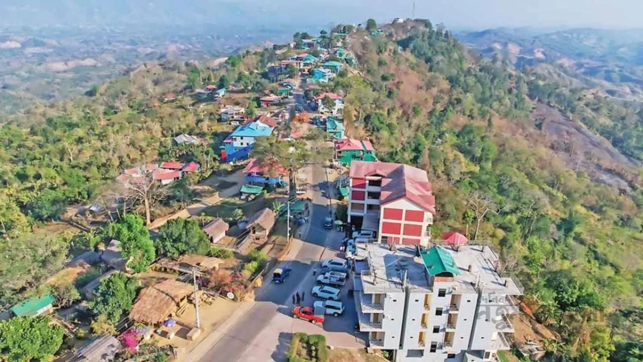 সাজেক পর্যটন সড়কে আজ থেকে আবার অনির্দিষ্টকালের অবরোধ, পর্যটকদের এলাকা ত্যাগের নির্দেশ